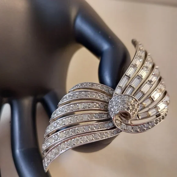 Art Deco Silver Women's Jewelry Brooch - Picture 5 of 16